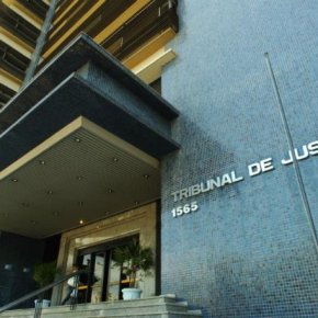 Decisão judicial impede fiscalização mais rigorosa e motoristas e passageiros de aplicativos continuarão correndo riscos, diz&nbsp;EPTC
