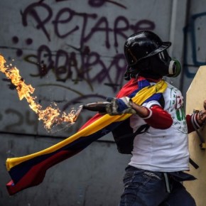 Como Serviçal de Trump, Bolsonaro apóia golpe na&nbsp;Venezuela