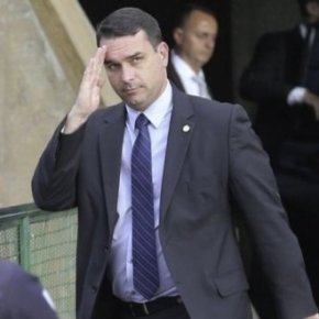 O sumiço misterioso de oito funcionários de Flávio Bolsonaro e a ‘justiça’ nem quer saber onde estão. E o Caixa 2 do&nbsp;Laranjal?
