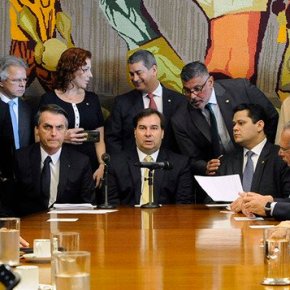 Para acabar com aposentadoria e previdência social pública, deputados receberão R$ 10 milhões por&nbsp;cabeça