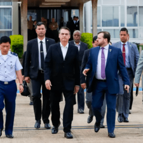 Bolsonaro põe Brasil de Joelhos nos EUA, entrega  Alcântara e diz que “Amazônia já não é&nbsp;nossa”
