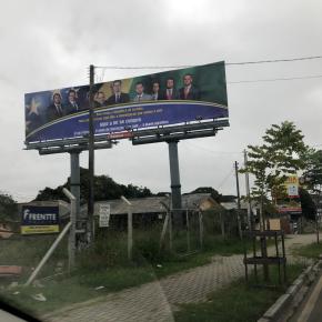 Out Door ilegal de desbragada campanha dos membros da Lava Jato. Quem pagou? Os R$ 2,5 bi do fundo ilegal com grana de&nbsp;Petrobrás?