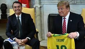 “Submissão explícita” aos Estados Unidos, diz Celso Amorim sobre entregas de Bolsonaro a&nbsp;Trump