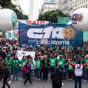 Greve Geral: na Argentina Milhares marcham  em direção a Praça de&nbsp;Maio