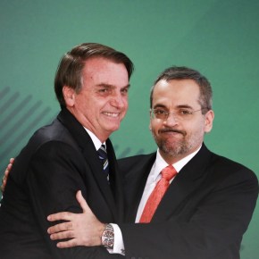 Educação: Bolsonaro diz que quer que “garotada não se interesse por política” e quer  manda  jovens “pro&nbsp;espaço”