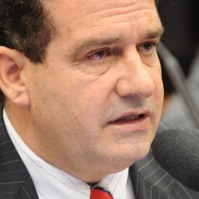 POMPEU DE MATTOS: BOLSONARO FAZ “TOMA LÁ DA CÁ” COM PASSAPORTE DE DIPLOMATA A&nbsp;PASTOR