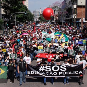 Greve mobiliza servidores Estaduais do Paraná e obriga governo a&nbsp;negociar