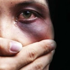 40% das mulheres que sofrem violência doméstica são evangélicas, diz pesquisa&nbsp;recente