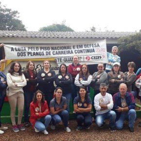 Escolas estaduais suspendem aulas para marcar mais um mês de salários atrasados no&nbsp;RS