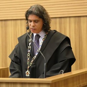 Desembargador garante direito à greve e fixa multa de R$ 1 mi por “ato antissindical”