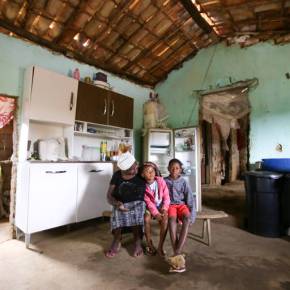 Ela Voltou: Sem trabalho e renda, famílias enganam fome com fruta verde e garapa na&nbsp;Bahia