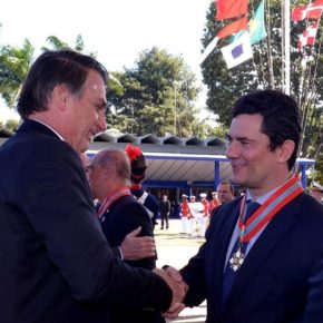 Vazamento mostra ligação Moro-Bolsonaro quando Moro atuava na Lava Jato, após prender&nbsp;Lula