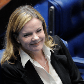 “Um não confia no outro. E o povo já desconfia dos dois”, diz Gleisi sobre briga entre PSL e&nbsp;Bolsonaro”