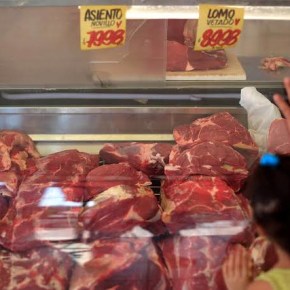 Natal sem carne: alta nos preços atinge população mais pobre no mês das&nbsp;festas