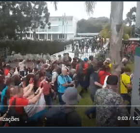 Contra pacote de arrocho, Professores e Servidores paranaenses ocupam Assembléia Legislativa&nbsp;(Vídeo)
