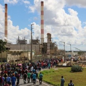 Governo Bolsonaro: Petrobras fecha fábrica e demite mais de mil no&nbsp;Paraná