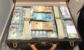 Além dos estrangeiros, brasileiros ricos estão tirando seu dinheiro do Brasil e mandando ao&nbsp;exterior