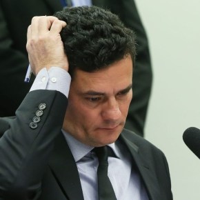 Moro passa vergonha tentando tirar Ronaldinho da prisão no&nbsp;Paraguai