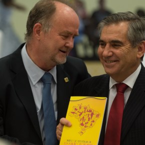 A HISTÓRIA ACONTECENDO 	(Por Selvino&nbsp;Heck)