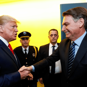 Bolsonaro compete com Trump para ser pior criminoso do planeta, diz Noam&nbsp;Chomsky
