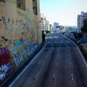 Vocalista do Green Day usa foto de Porto Alegre no show munidal Together At Home em homenagem aos Profissionais da&nbsp;Saúde