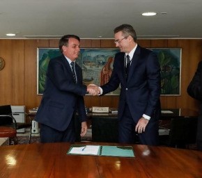 Posse do diretor da PF às escondidas só confirma intervenção de Bolsonaro. E aí STF? Amigo não pode, mas amigo do amigo&nbsp;pode?