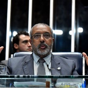 Racismo no Brasil é tão cruel que nos negamos a falar dele, diz Paulo&nbsp;Paim