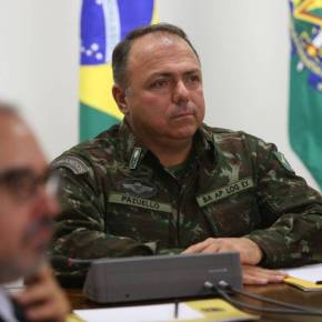 “Capetão” Bolsonaro “cagando na cabeça” do General Pazuello é só mais um sinal da distopia que estamos&nbsp;vivendo