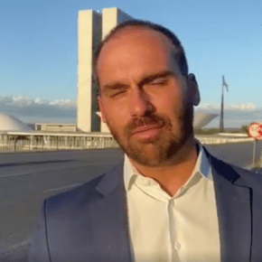 Em rede social da direita, Eduardo Bolsonaro chama pai de Baleia Rossi, ex Ministro de Dilma, de&nbsp;“corrupto”