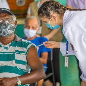 Vergonha: Bolsonaro autoriza os que tem dinheiro a furarem a fila da Vacina contra COVID-19 ao permitir compras&nbsp;privadas