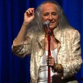 Bethânia: “Não gosto mais de falar do Brasil. Tenho vontade de&nbsp;chorar”