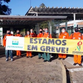 Petroleiros fazem greve contra privatização da SIX, Usina de Xisto da Petrobras, no&nbsp;Paraná