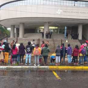 Povos indígenas de Porto Alegre protocolam documento junto ao TRF4 – É a Luta contra o Marco&nbsp;Temporal