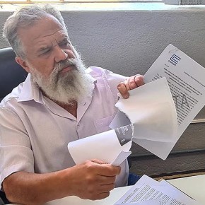 Em Ato Simbólico representando centenas de Prefeituras, Prefeito de São Sepé rasga aditivo que facilitaria a Privatização da&nbsp;CORSAN