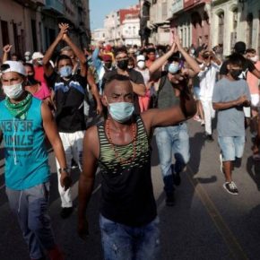 Agente cubano infiltrado em círculos de oposição revela técnicas dos EUA para formar grupos e promover protestos antigovernamentais