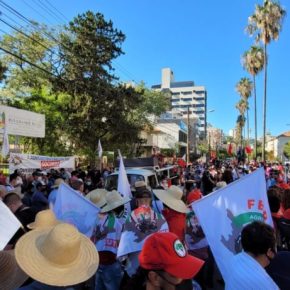 Agricultores protestam e exigem atitude e respeito dos governantes diante da maior Seca da História do RS (Texto e&nbsp;Vídeo)
