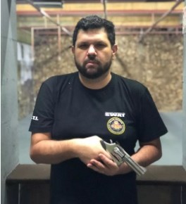 Moraes manda prender criminosos bolsonaristas Oswaldo Eustáquio e Bismark Fugazza por incitação a crimes e a&nbsp;golpe