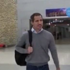 Lembra do Guaidó, aquele Presidente Fake da Venezuela?  Foi expulso da Colômbia depois de fugir da Venezuela a pé pela&nbsp;fronteira