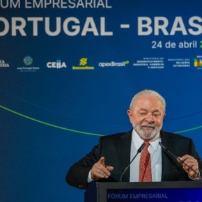 Em encontro com empresários, Lula ataca juros e diz que não venderá&nbsp;estatais