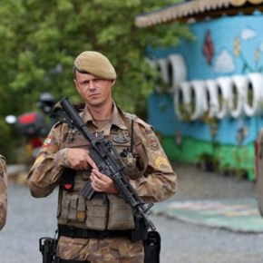 Estudos mostram que ter guardas armados em escolas não impede massacres e tende a aumentar número de&nbsp;mortes