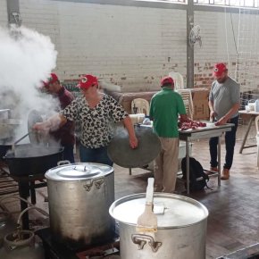 No RS, terra do “Agro”, é o MST que distribui mais de 12 mil refeições aos desabrigados pelas&nbsp;enchentes