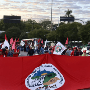 Em Porto Alegre, milhares participam da Histórica marcha conjunta de Trabalhadores do Campo e da&nbsp;Cidade