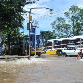 Por que em Porto Alegre o Plano diretor “faz água”? Artigo de Adeli Sell mostra.&nbsp;Leia:
