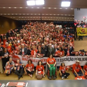 CPERS e CNTE protestam na Câmara do Deputados por mais Investimento em Educação&nbsp;Pública