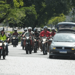 Motoristas e Entregadores de Aplicativos nas ruas de Porto Alegre por um Futuro com Direitos e&nbsp;Seguro